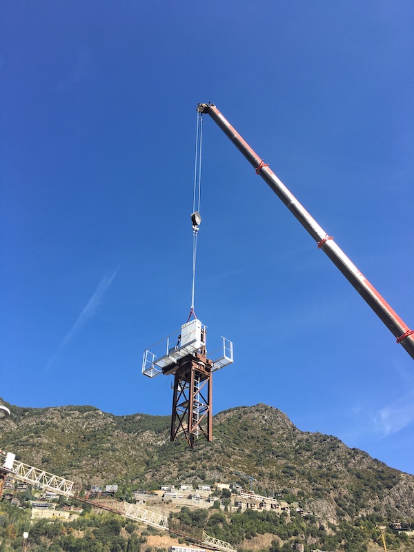 EURO GRUES dans chantier de construction 